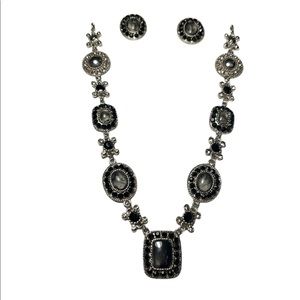 BEAUTIFUL! Austrian Crystal Necklace Earrings Set